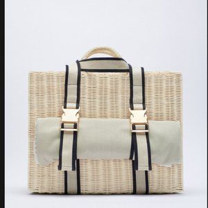 ZARA Picnic basket with table cloth